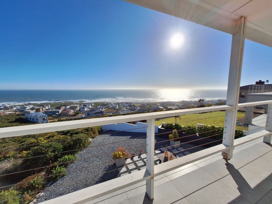 To Let 5 Bedroom Property for Rent in Pearl Bay Western Cape